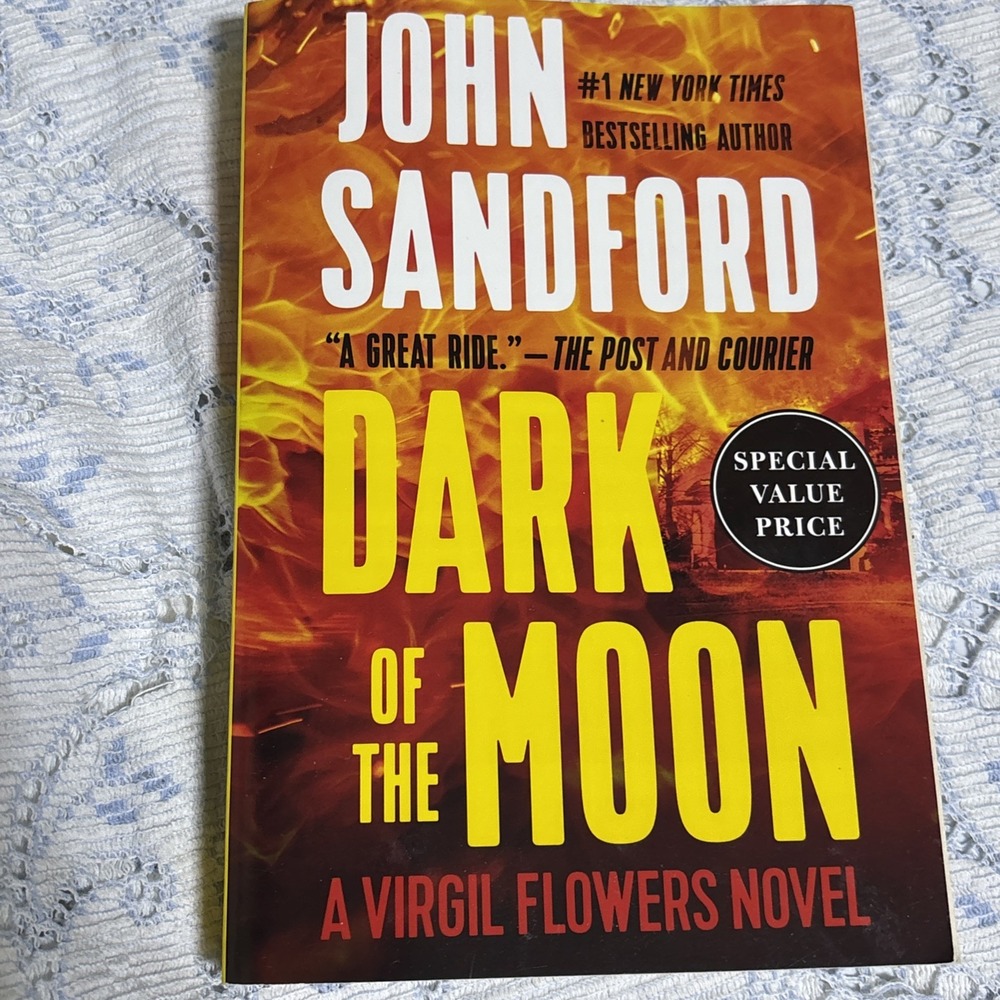 Dark of the Moon (A Virgil Flowers Novel) - Paperback By Sandford, John - GOOD